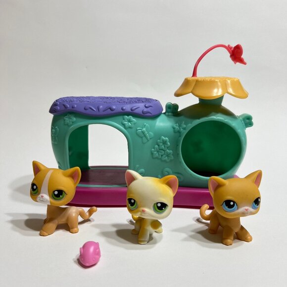 Littlest Pet Shop Curious Kitties Playset with LPS Shorthair Cats #71, #72, #73 - Picture 1 of 10
